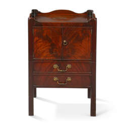 A GEORGE III MAHOGANY BEDSIDE COMMODE