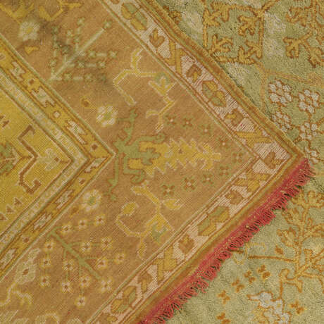 AN USHAK CARPET - photo 5