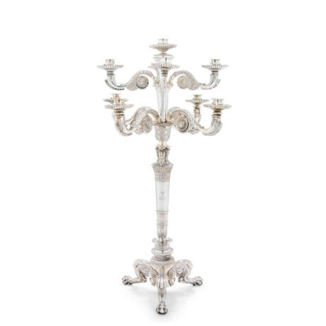 A VICTORIAN SILVER NINE-LIGHT CANDELABRUM - Foto 5