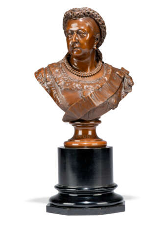 A VICTORIAN PATINATED-BRONZE BUST OF QUEEN VICTORIA - photo 1