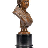 A VICTORIAN PATINATED-BRONZE BUST OF QUEEN VICTORIA - photo 3