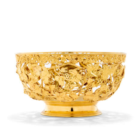 AN ELIZABETH II GOLD BOWL - фото 1