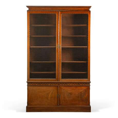 A GEORGE II MAHOGANY BOOKCASE - photo 3