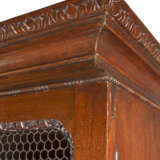 A GEORGE II MAHOGANY BOOKCASE - photo 4