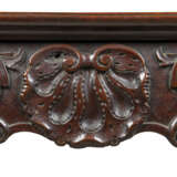 AN IRISH GEORGE II MAHOGANY CENTRE TABLE - photo 3