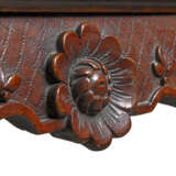 AN IRISH GEORGE II MAHOGANY CENTRE TABLE - photo 4