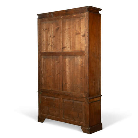 A GEORGE II MAHOGANY BOOKCASE - photo 6