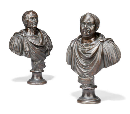 A PAIR OF ITALIAN BRONZE BUSTS OF THE ROMAN EMPERORS VITELLIUS AND GALBA - photo 1