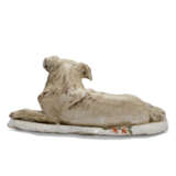 A CHELSEA PORCELAIN MODEL OF HOGARTH’S DOG ‘TRUMP’ - Foto 2