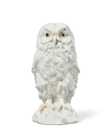 A CHELSEA WHITE PORCELAIN MODEL OF AN OWL - Foto 1