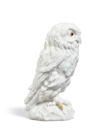 A CHELSEA WHITE PORCELAIN MODEL OF AN OWL - Foto 3