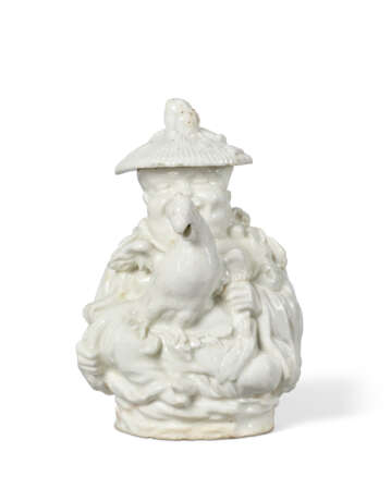 A CHELSEA WHITE PORCELAIN FIGURAL TEAPOT AND COVER - Foto 4