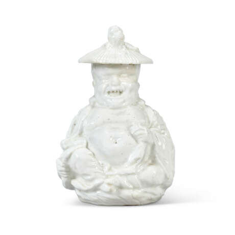 A CHELSEA WHITE PORCELAIN FIGURAL TEACADDY AND COVER - photo 1