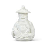 A CHELSEA WHITE PORCELAIN FIGURAL TEACADDY AND COVER - фото 1