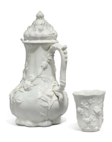 A CHELSEA (TRIANGLE PERIOD) WHITE 'TEAPLANT' BALUSTER COFFEE-POT AND DOMED COVER - photo 3