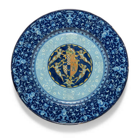 A FAENZA MAIOLICA BERRETINO-GROUND DATED ARMORIAL CHARGER - фото 1