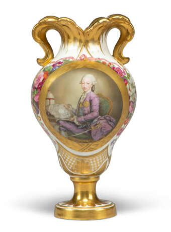 A SEVRES (HARD PASTE) PORCELAIN ROYAL PORTRAIT VASE A OREILLES (3EME GRANDEUR) - фото 1