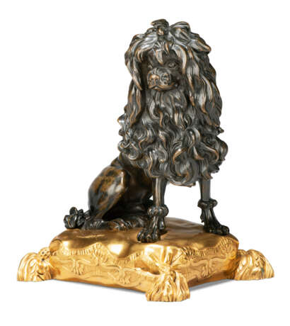 A FRENCH PATINATED-BRONZE AND ORMOLU POODLE - Foto 2