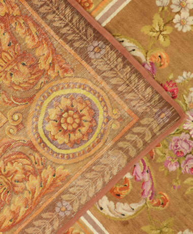 AN AUBUSSON CARPET - photo 6