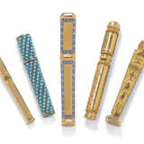 A GROUP OF FIVE FRENCH AND SWISS GOLD NEEDLE CASES - Foto 1