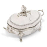 A GEORGE III SILVER SOUP TUREEN AND COVER - Foto 4