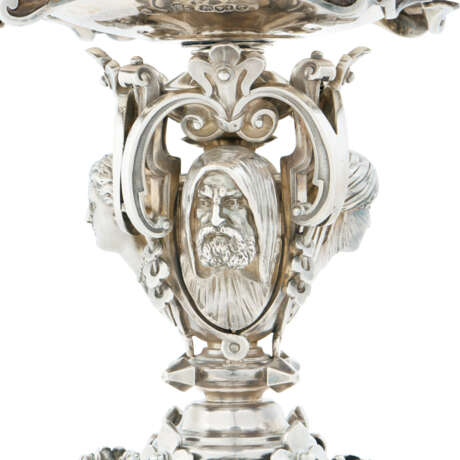 A VICTORIAN LARGE SILVER CUP AND COVER - photo 4