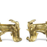 A PAIR OF FRENCH ORMOLU FIGURAL CHENETS - фото 1