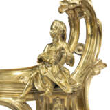 A PAIR OF FRENCH ORMOLU FIGURAL CHENETS - Foto 3