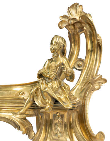 A PAIR OF FRENCH ORMOLU FIGURAL CHENETS - фото 3