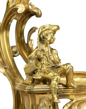 A PAIR OF FRENCH ORMOLU FIGURAL CHENETS - фото 4