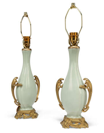 A PAIR OF CHINESE CELADON VASES MOUNTED AS LAMPS - photo 4