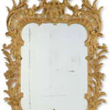 A GEORGE II GILTWOOD MIRROR - Foto 1