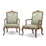 A PAIR OF GEORGE III MAHOGANY OPEN ARMCHAIRS - photo 1