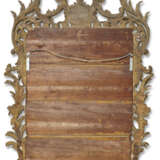 A GEORGE II GILTWOOD MIRROR - Foto 7