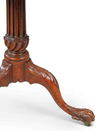 A GEORGE II MAHOGANY TRIPOD TABLE - фото 4