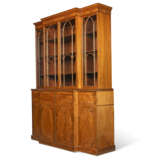 A GEORGE III MAHOGANY AND TULIPWOOD BREAKFRONT BOOKCASE - фото 3