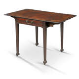 A GEORGE III MAHOGANY PEMBROKE TABLE - фото 1