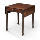 A GEORGE III MAHOGANY PEMBROKE TABLE - photo 2