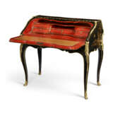 A LOUIS XV ORMOLU-MOUNTED JAPANESE BLACK AND GILT-LACQUER BUREAU DE PENTE - photo 3