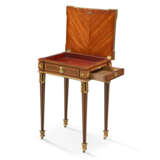 A LATE LOUIS XVI ORMOLU-MOUNTED TULIPWOOD, AMARANTH, AND KINGWOOD OCCASIONAL TABLE - Foto 3