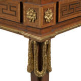 A LATE LOUIS XVI ORMOLU-MOUNTED TULIPWOOD, AMARANTH, AND KINGWOOD OCCASIONAL TABLE - Foto 4