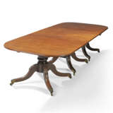 A GEORGE IV MAHOGANY FOUR-PEDESTAL DINING-TABLE - Foto 2