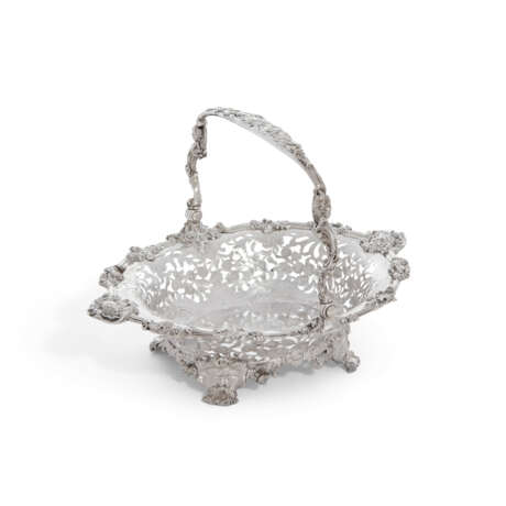 A GEORGE II SILVER BASKET - Foto 1