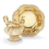 A FRENCH SILVER-GILT DRESSING TABLE SERVICE - Foto 4