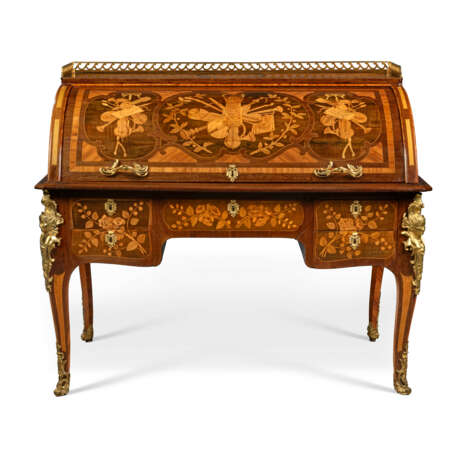 A LOUIS XV ORMOLU-MOUNTED TULIPWOOD, AMARANTH, SYCAMORE AND MARQUETRY CYLINDER BUREAU - Foto 1