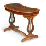 AN IMPERIAL RUSSIAN ORMOLU-MOUNTED AMARANTH, TULIPWOOD AND FRUITWOOD MARQUETRY TABLE A ROGNON - Foto 3