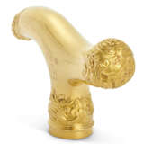 A GEORGE III ROYAL GOLD CANE HANDLE - Foto 3