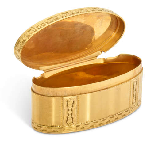 A LOUIS XV GOLD SNUFF-BOX - фото 4