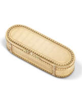 A LOUIS XVI THREE-COLOUR GOLD SNUFF-BOX