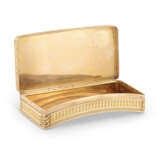 A FRENCH GOLD SNUFF-BOX - фото 4